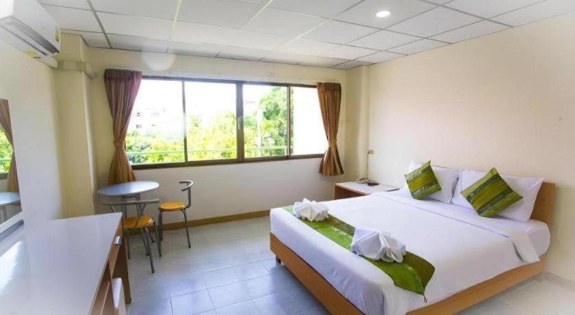 Central Place Hotel Rayong Kültér fotó